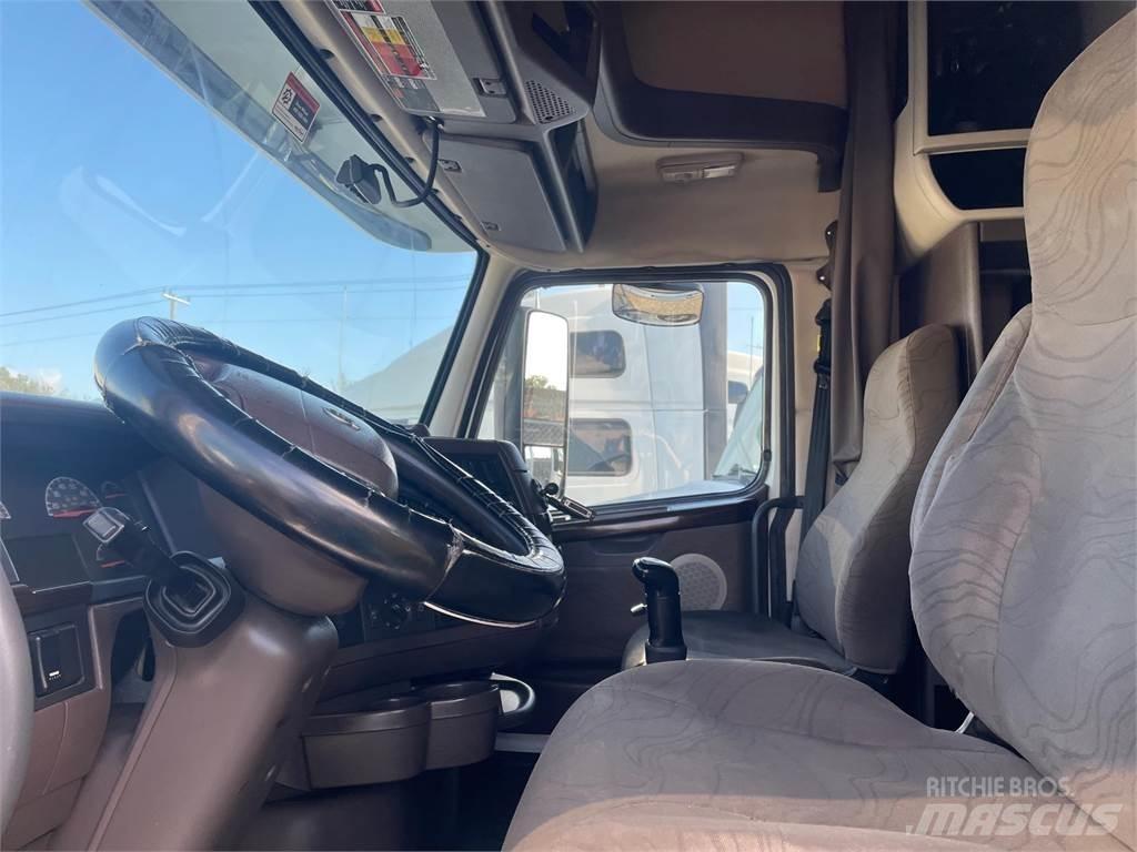 Volvo VNL64T670 Тягачі