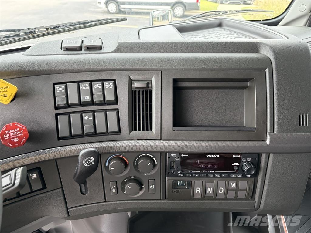 Volvo VNL64T740 Тягачі