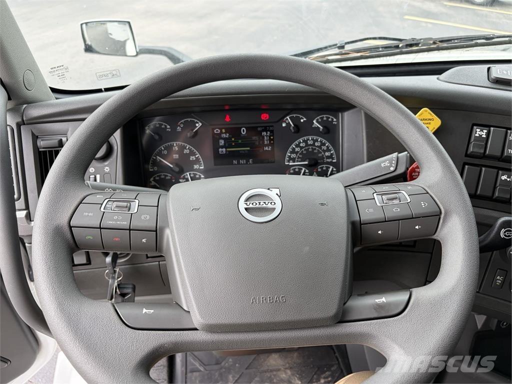 Volvo VNL64T740 Тягачі