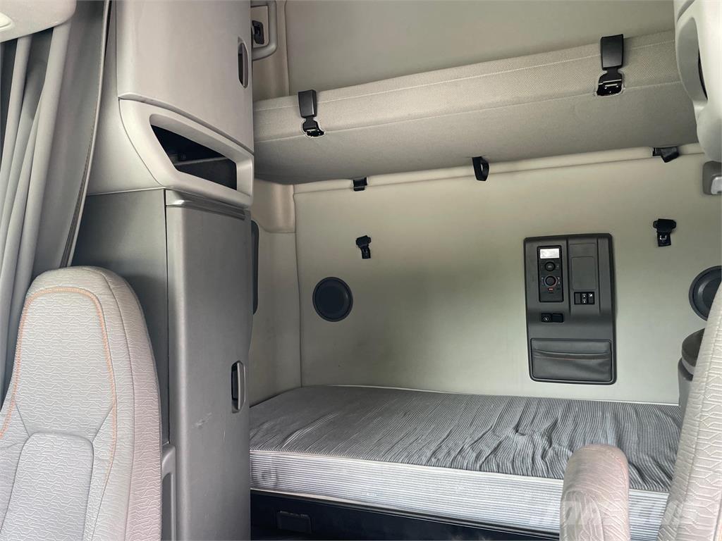 Volvo VNL64T760 Тягачі