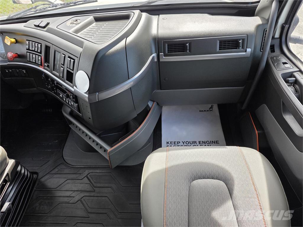 Volvo VNL64T760 Тягачі