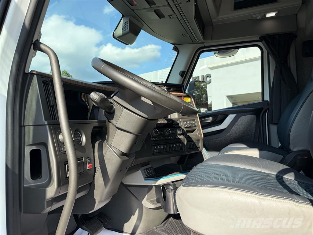 Volvo VNL64T860 Тягачі