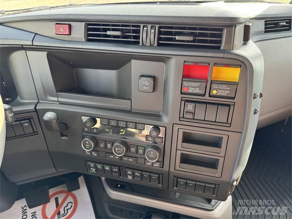 Volvo VNL64T860 Тягачі