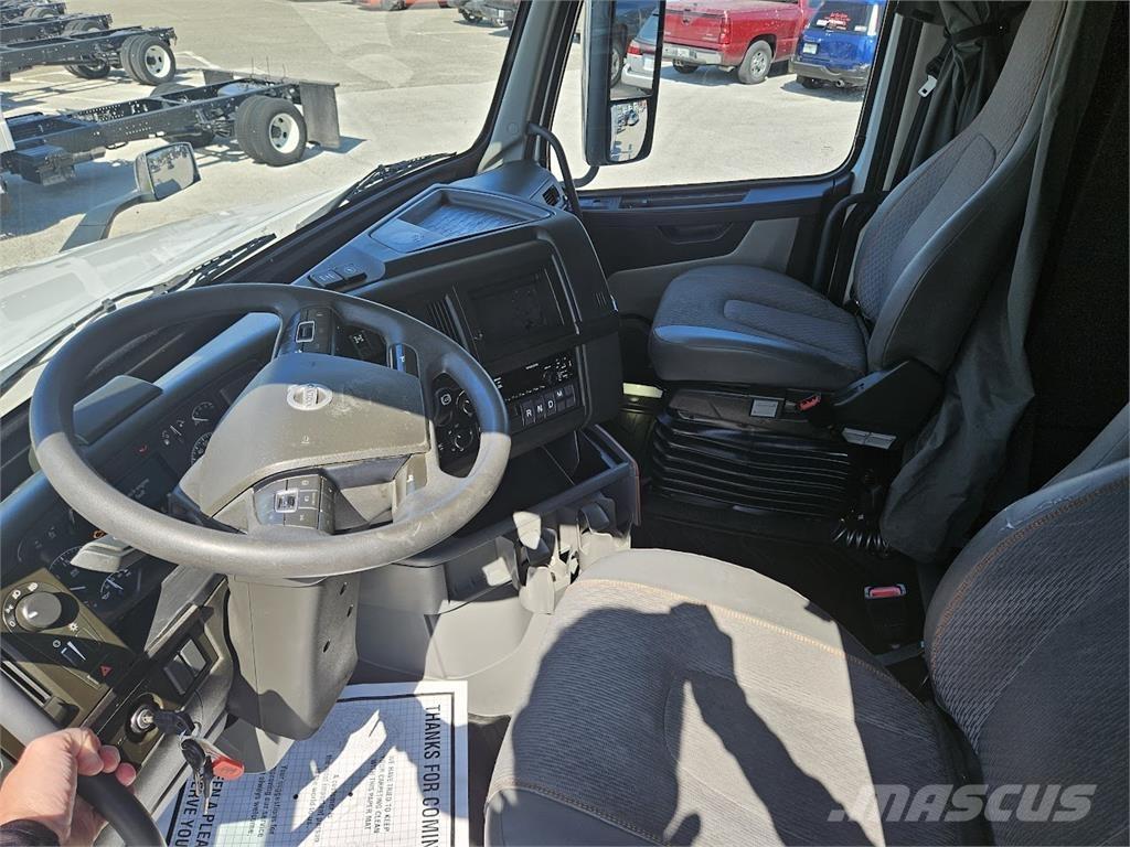 Volvo VNL64T860 Тягачі
