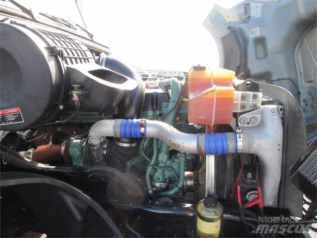 Volvo VNL64T860 Тягачі
