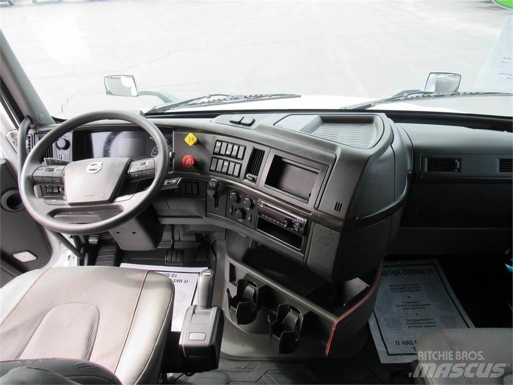 Volvo VNL64T860 Тягачі