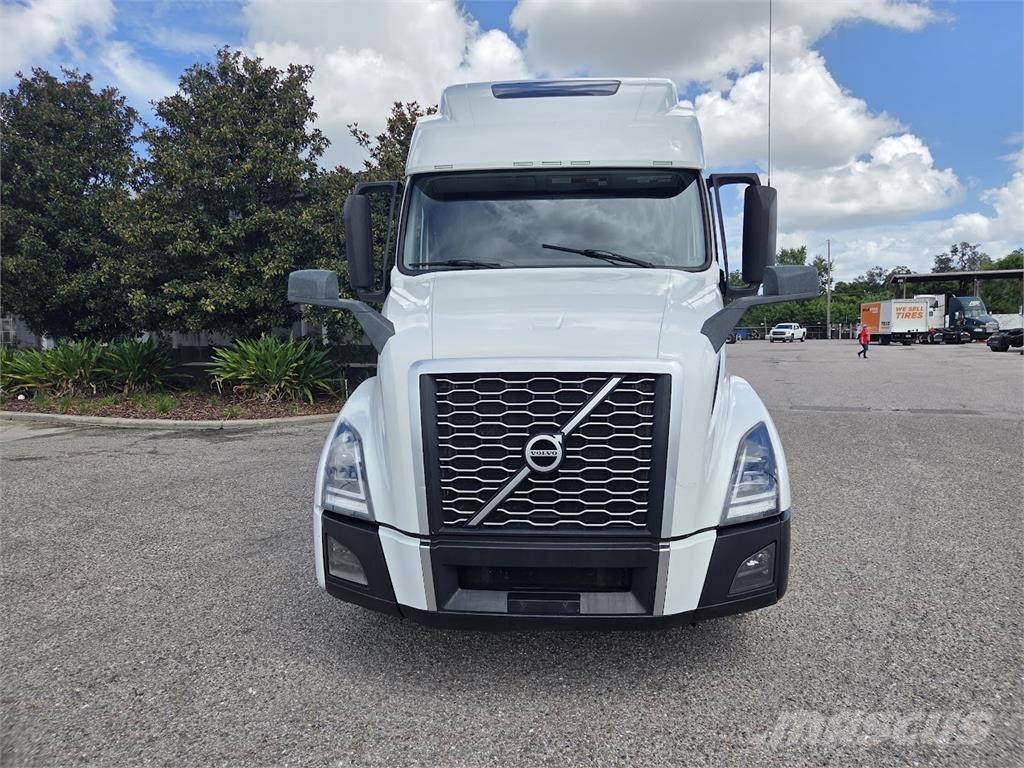 Volvo VNL64T860 Тягачі