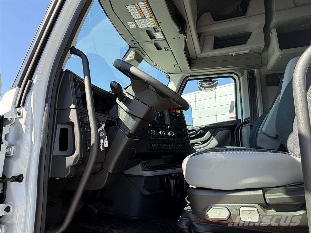 Volvo VNL64T860 Тягачі