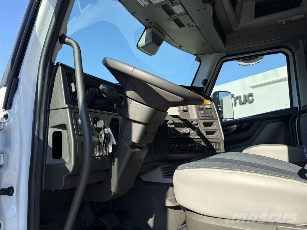 Volvo VNL64T860 Тягачі