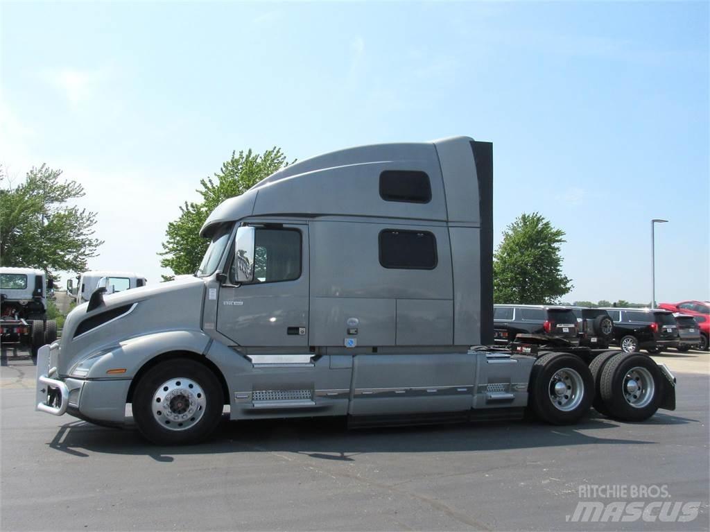 Volvo VNL860 Тягачі
