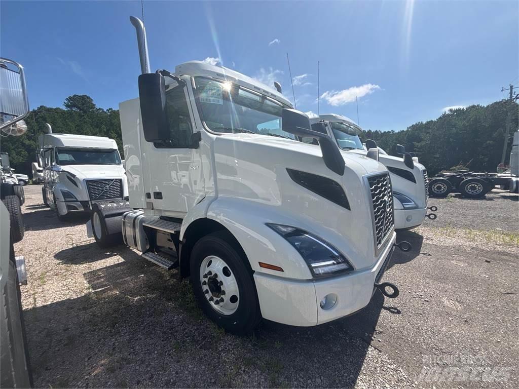 Volvo VNR42T300 Тягачі