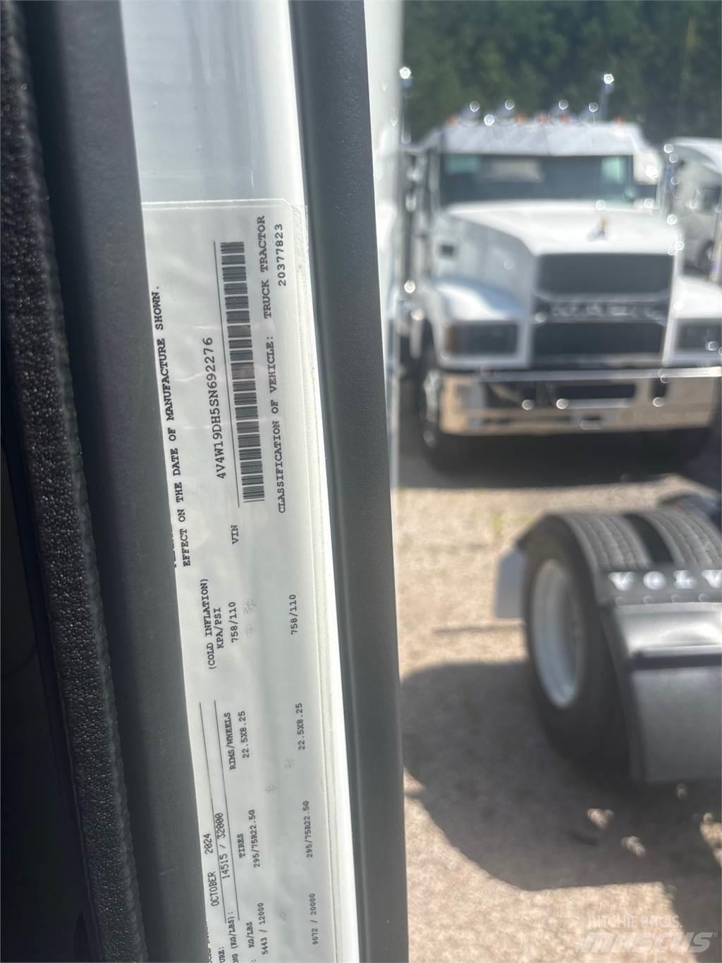Volvo VNR42T300 Тягачі