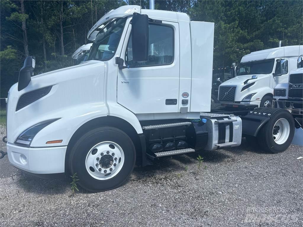 Volvo VNR42T300 Тягачі