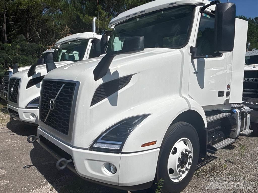 Volvo VNR42T300 Тягачі