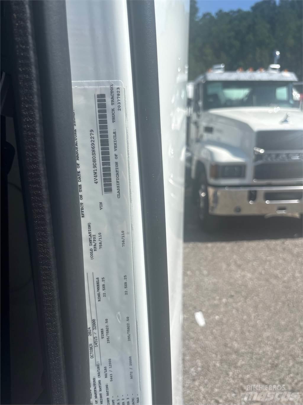 Volvo VNR42T300 Тягачі