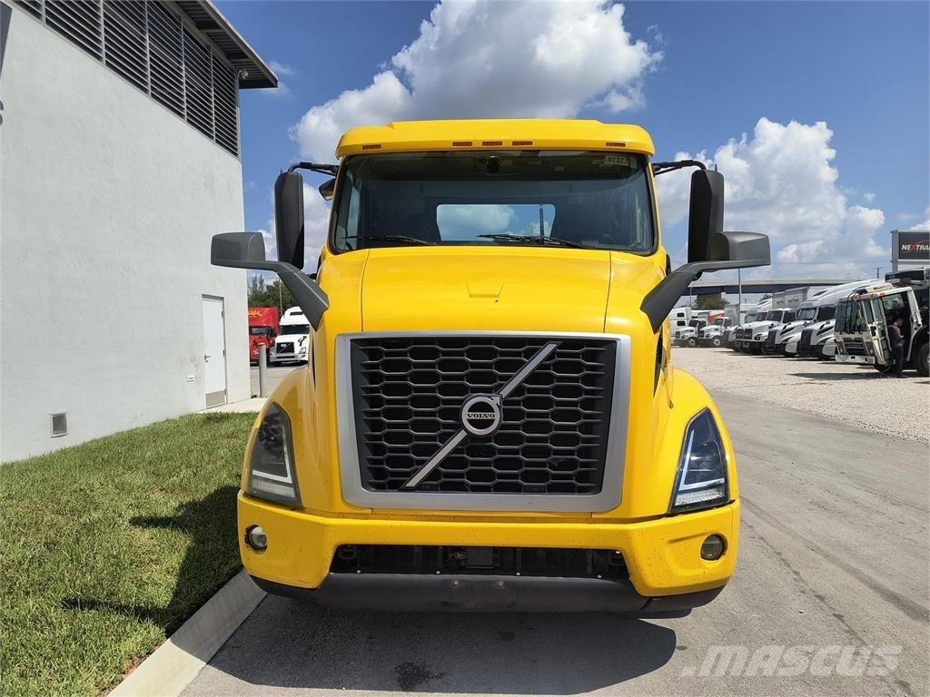 Volvo VNR64T Тягачі
