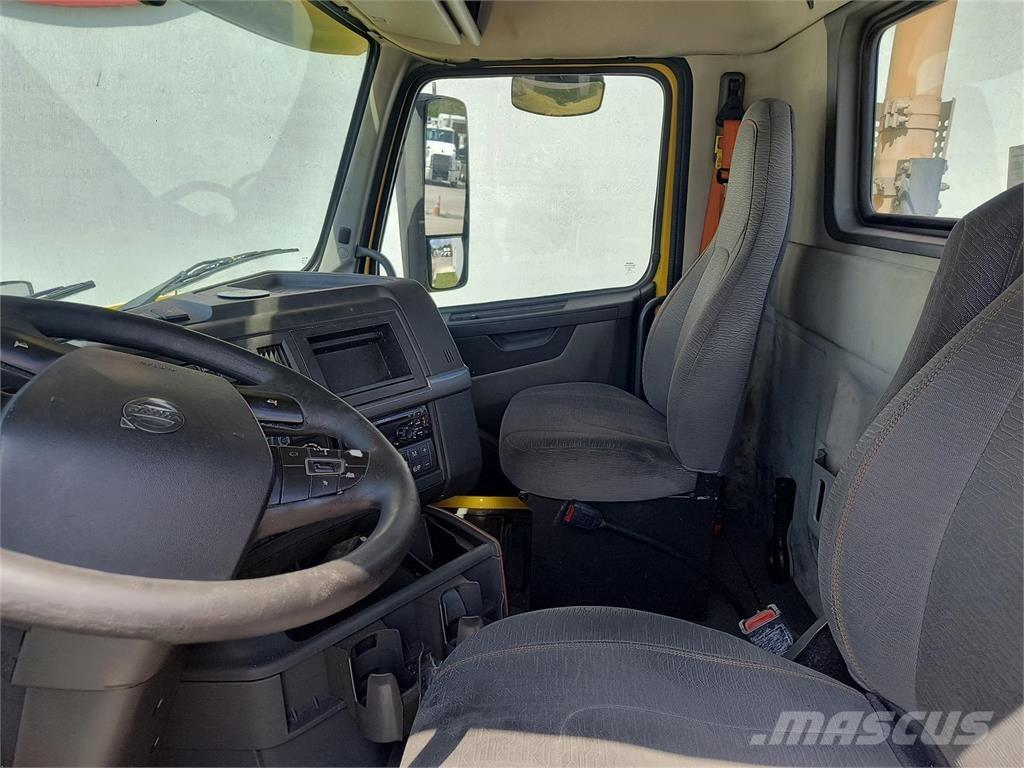 Volvo VNR64T Тягачі