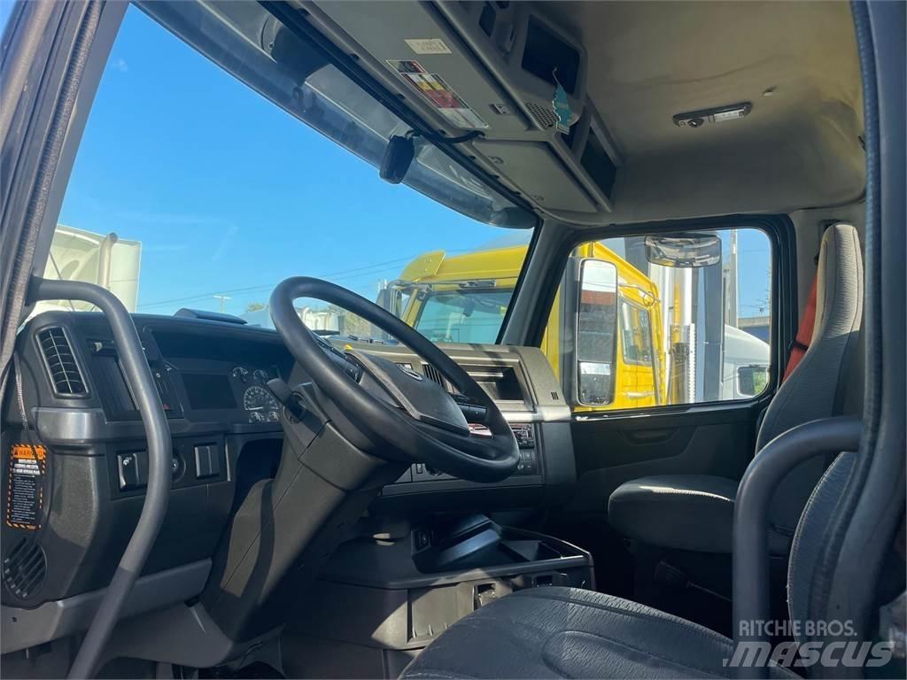 Volvo VNR64T Тягачі