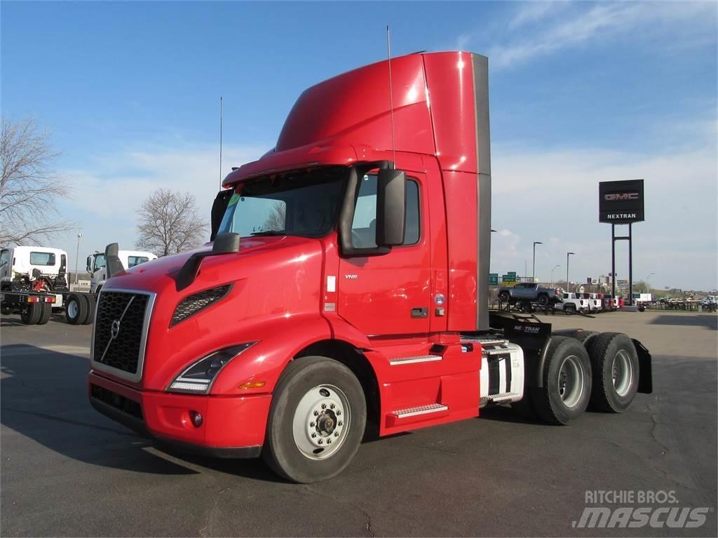Volvo VNR64T300 Тягачі