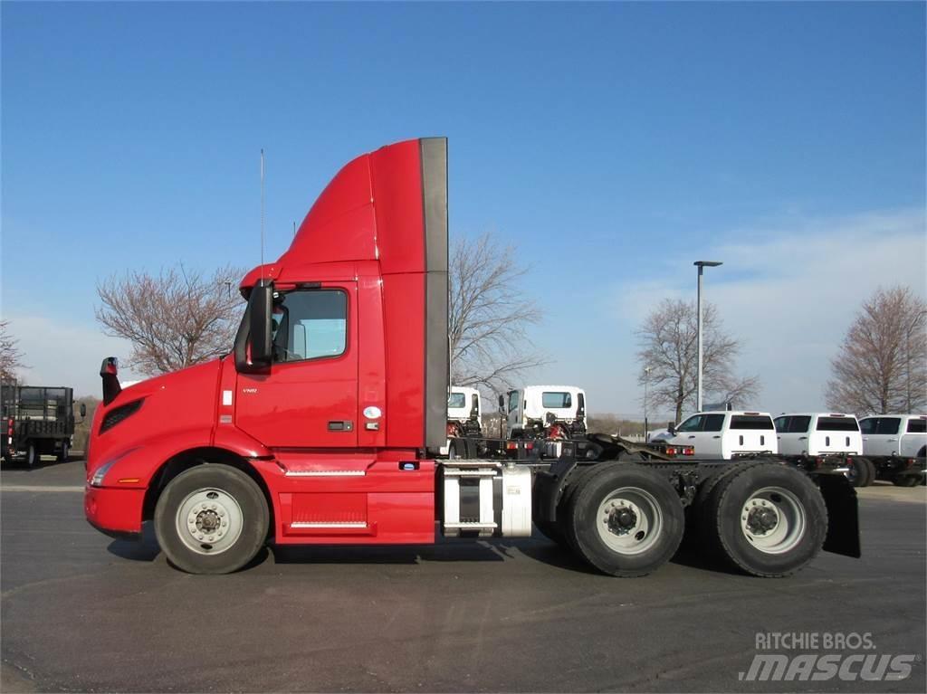 Volvo VNR64T300 Тягачі