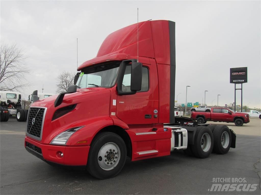 Volvo VNR64T300 Тягачі