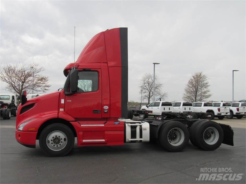 Volvo VNR64T300 Тягачі
