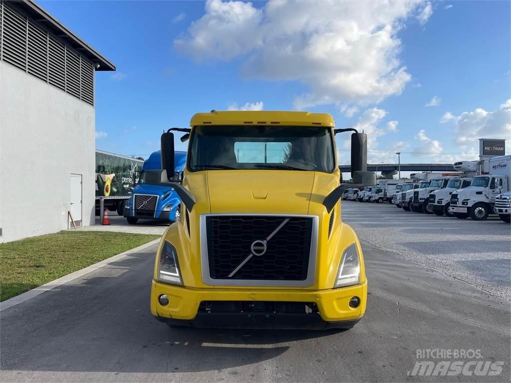 Volvo VNR64T300 Тягачі