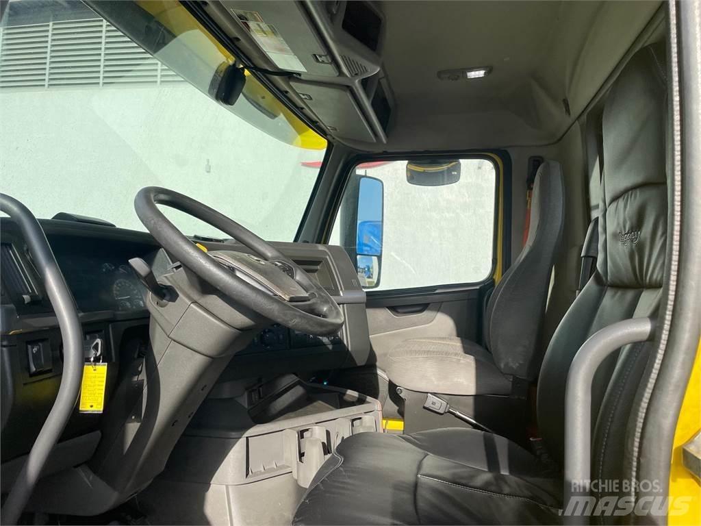 Volvo VNR64T300 Тягачі