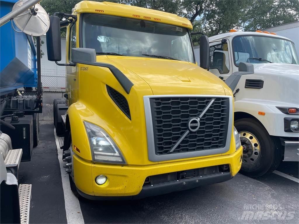 Volvo VNR64T300 Тягачі