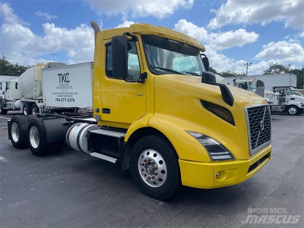 Volvo VNR64T300 Тягачі