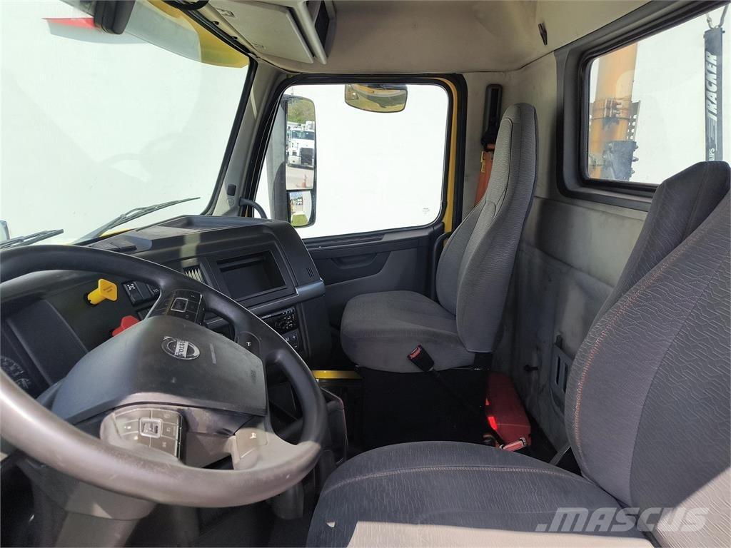Volvo VNR64T300 Тягачі