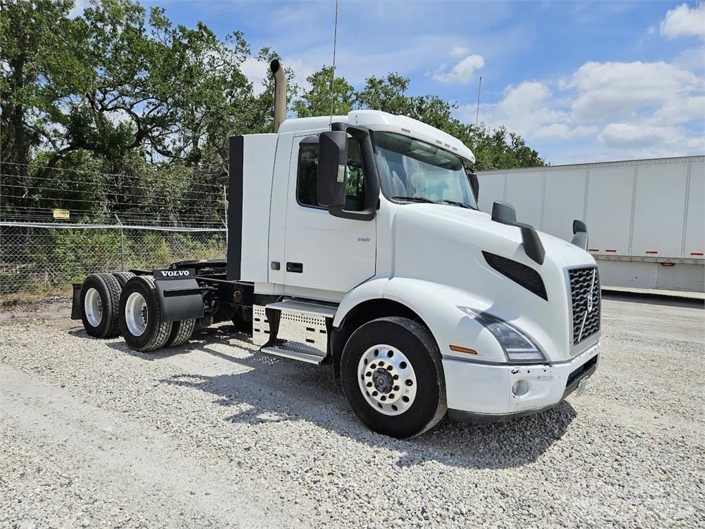 Volvo VNR64T300 Тягачі