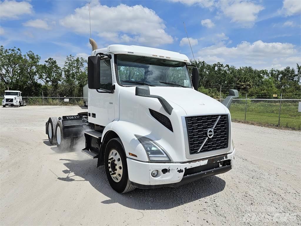 Volvo VNR64T300 Тягачі
