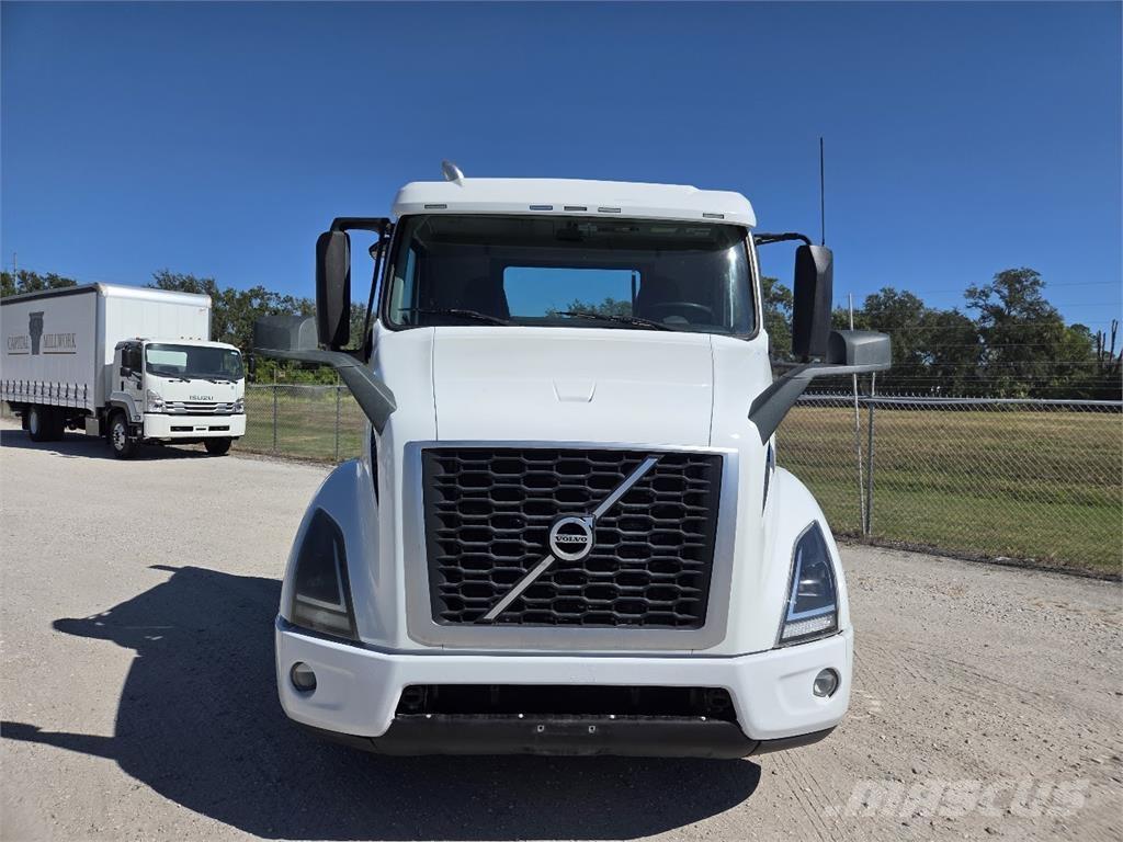 Volvo VNR64T300 Тягачі