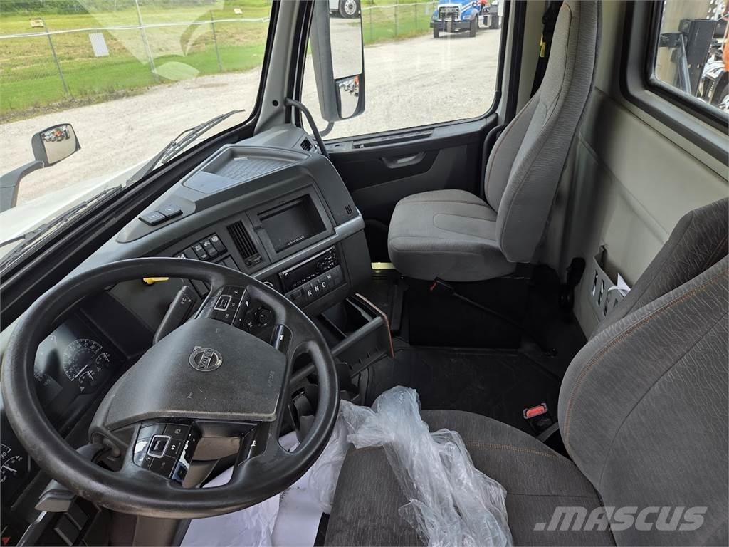 Volvo VNR64T300 Тягачі