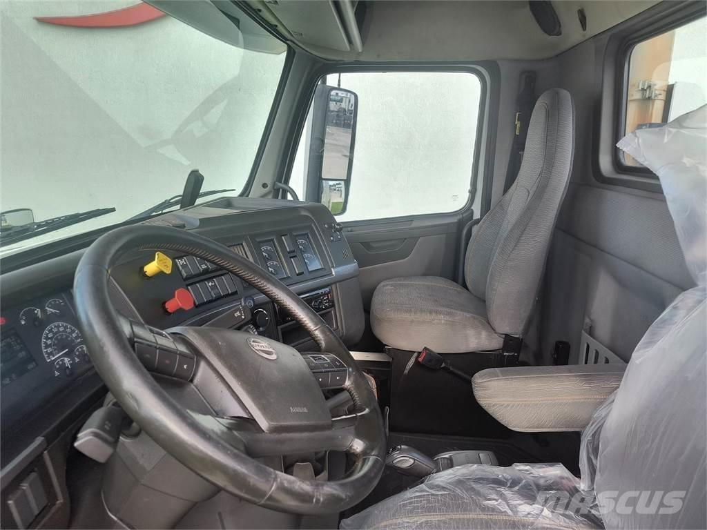 Volvo VNR64T300 Тягачі