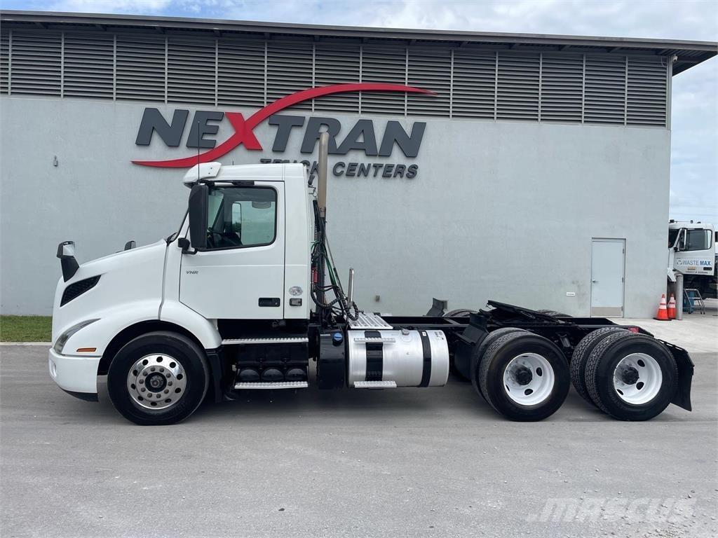 Volvo VNR64T300 Тягачі
