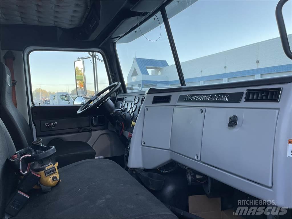 Western Star 4700SB Шасі з кабіною