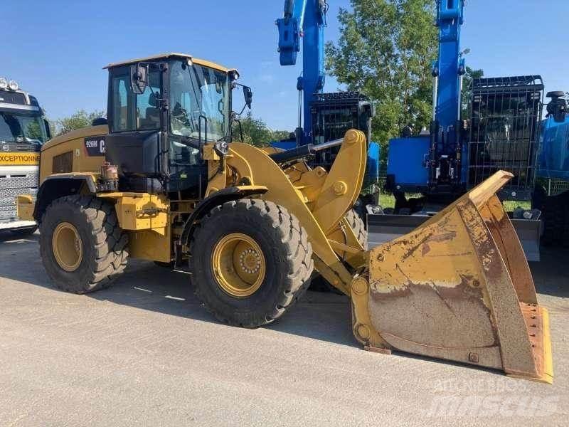 CAT 926M Фронтальні навантажувачі