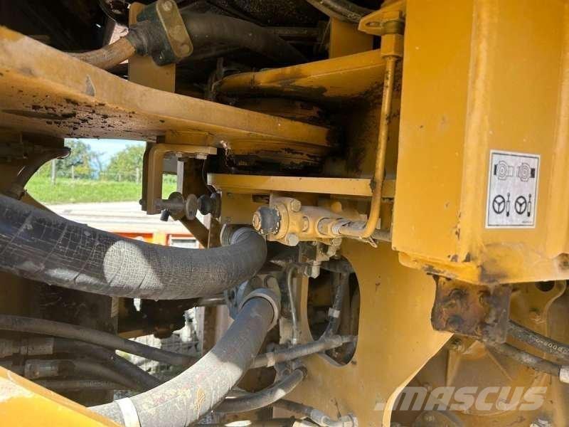 CAT 966G Фронтальні навантажувачі