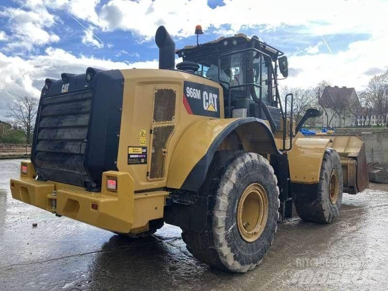 CAT 966M Фронтальні навантажувачі
