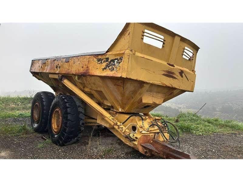 CAT D250B Самоскиди