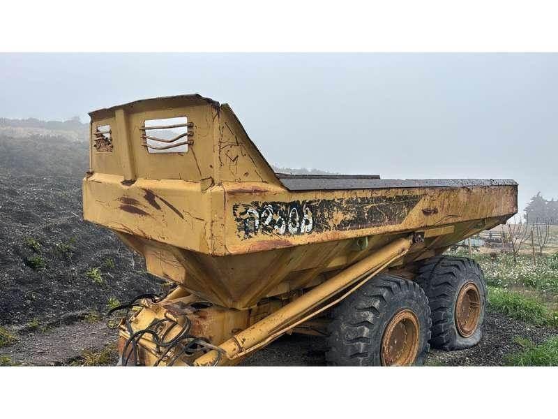 CAT D250B Самоскиди