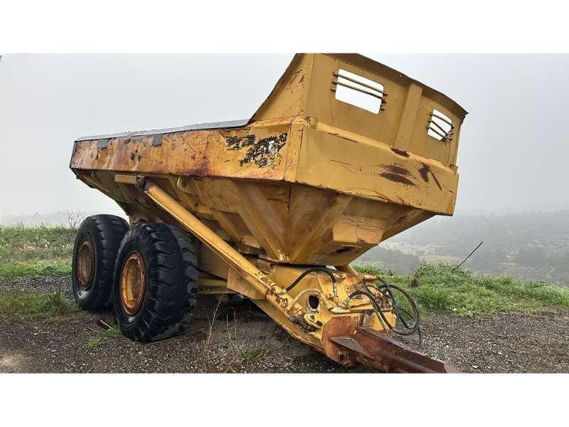 CAT D250B Самоскиди