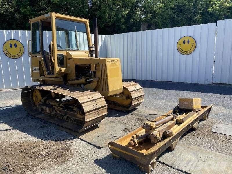 CAT D3B Гусеничні бульдозери