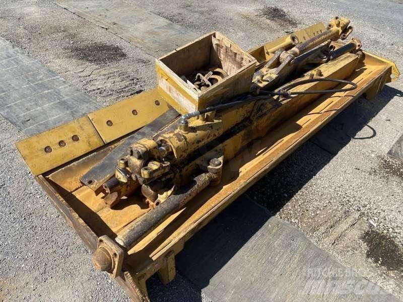 CAT D3B Гусеничні бульдозери