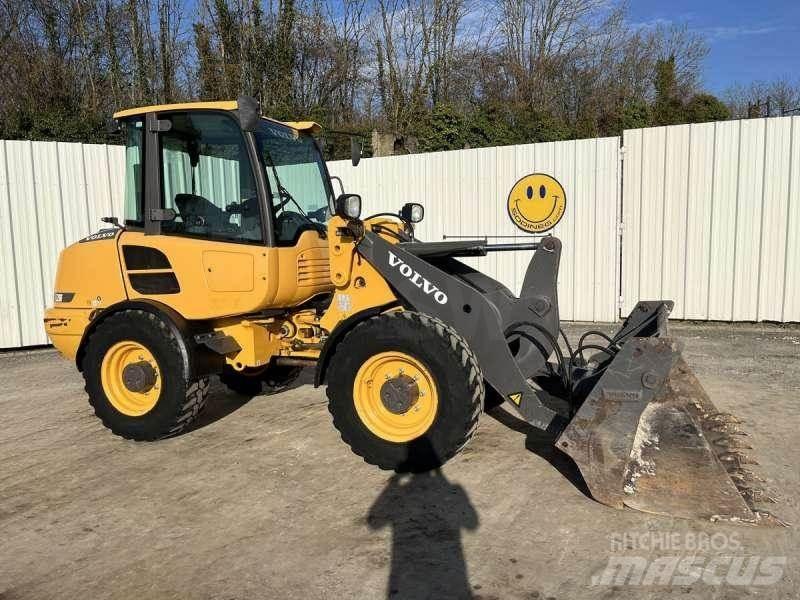 Volvo L28F Малі навантажувачі
