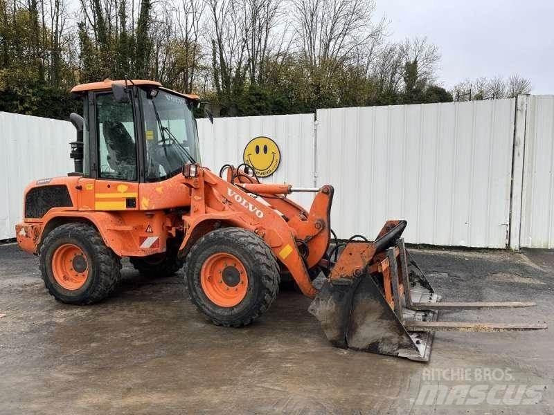 Volvo L30G Фронтальні навантажувачі