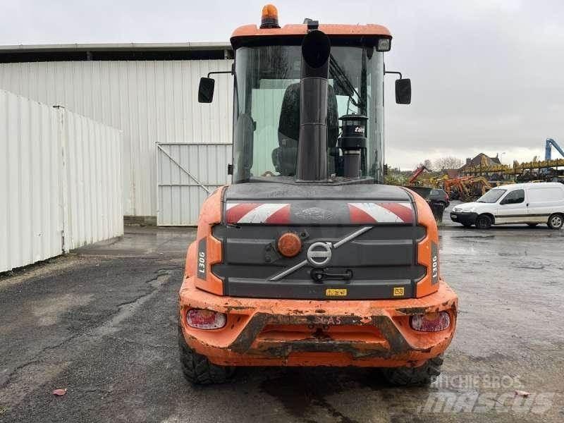 Volvo L30G Фронтальні навантажувачі