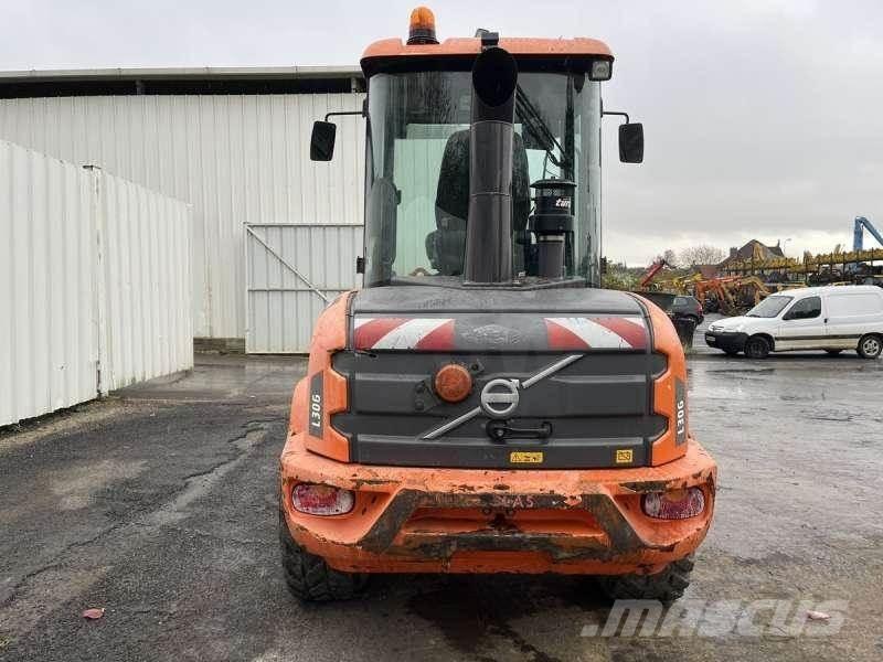 Volvo L30G Фронтальні навантажувачі